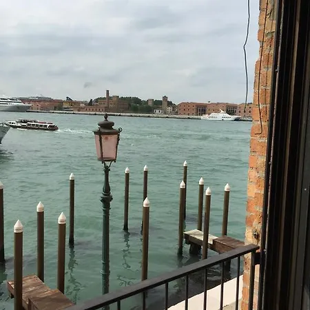 Molino Stucky Flat شقة